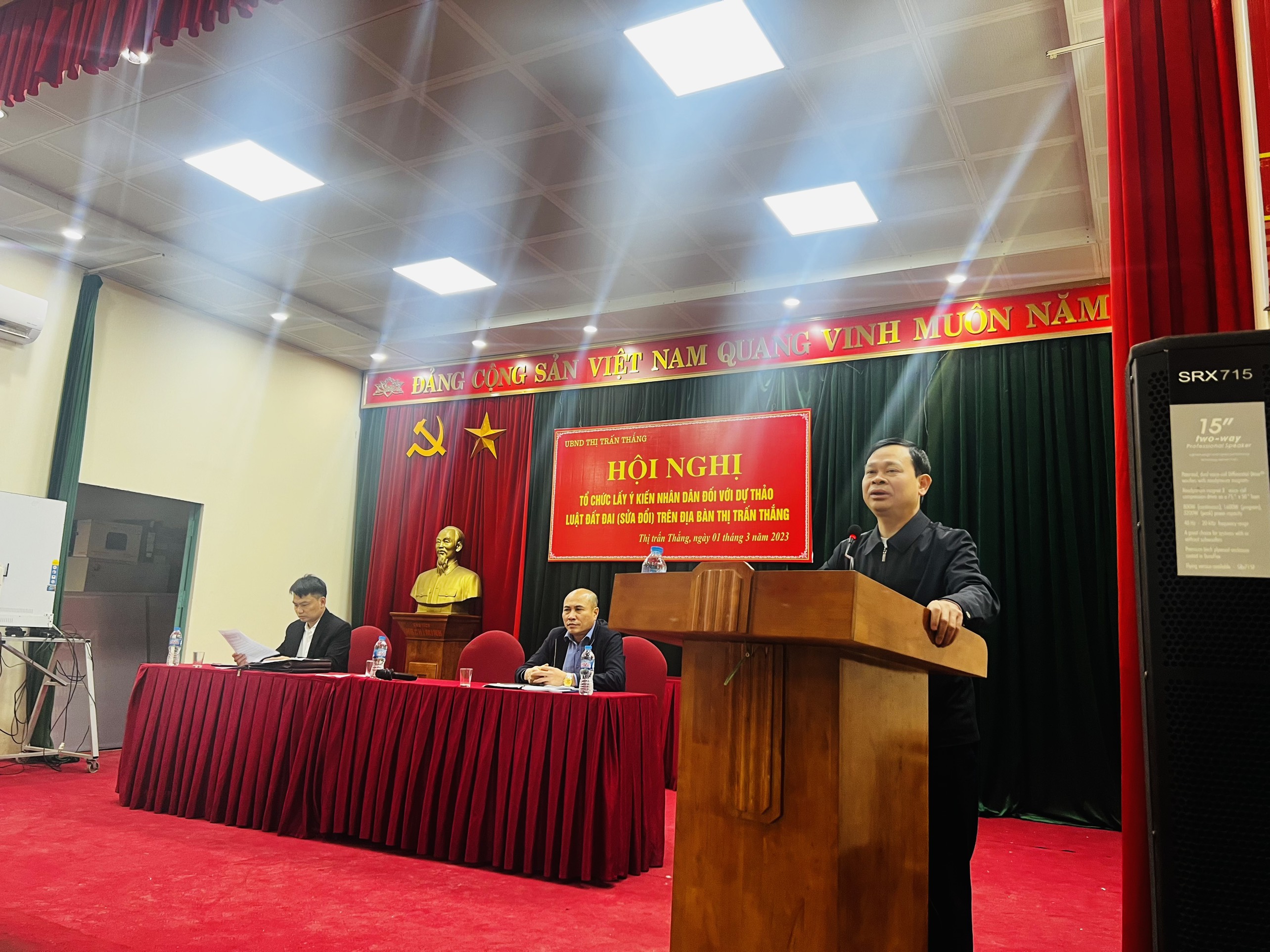 Đồng chí Nguyễn Đức Khoa - Đảng ủy viên, Bi thư Đảng ủy thị trấn Thắng phát biểu và chỉ đạo 