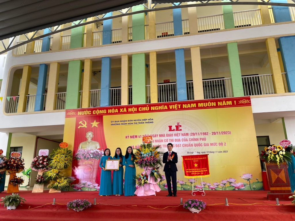 Trường Mầm non thị trấn Thắng tổ chức Lễ kỷ niệm 41 năm ngày nhà giáo Việt Nam và đón nhận cờ Thủ...